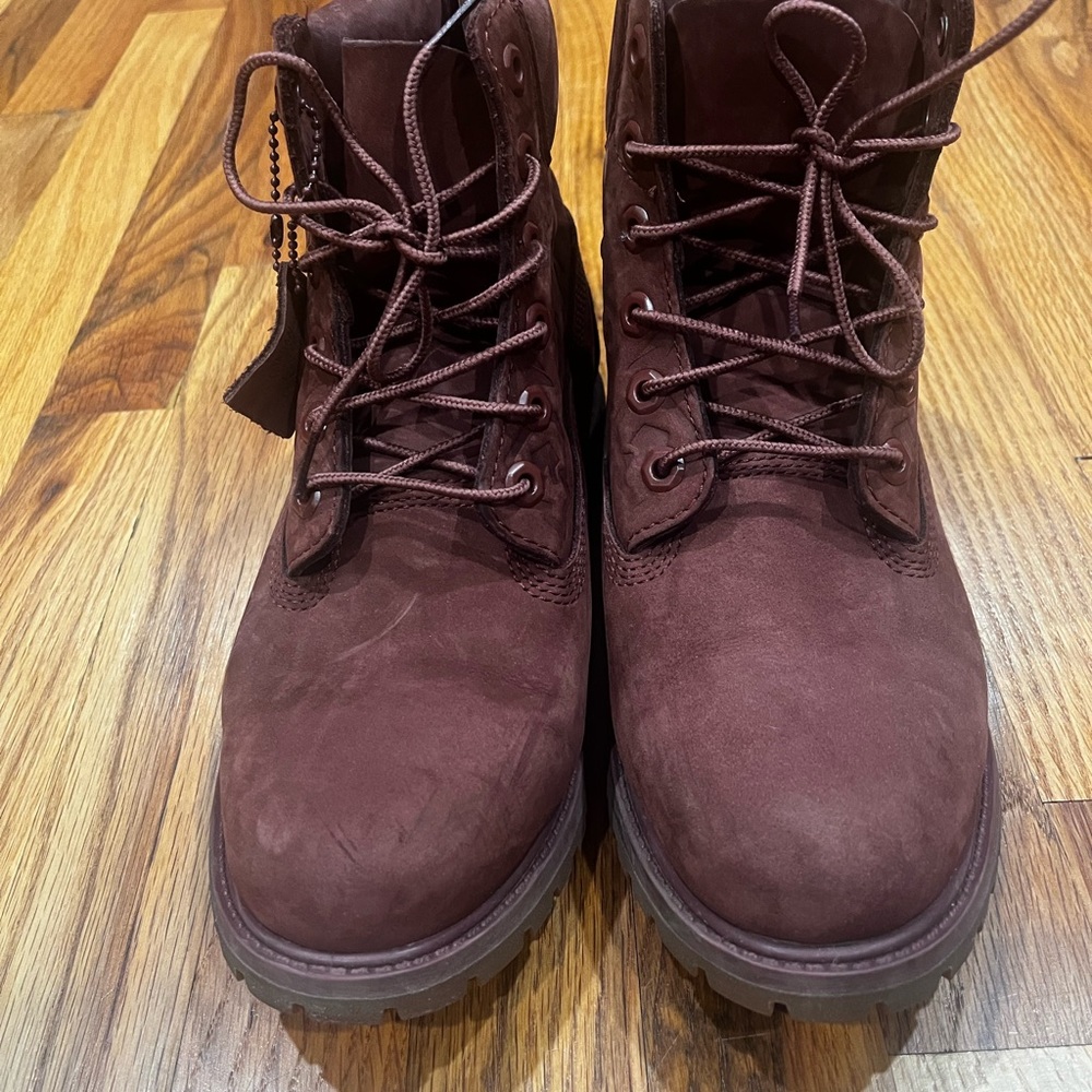 Women’s Red Velvet Timberland‎ Leather Boots Size 8.5 Some Stains see pictures